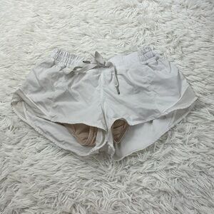 Lululemon Hotty Hot Shorts White Regular 2.5"